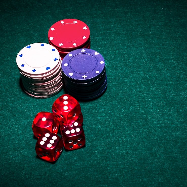 Pengguna membaca slot diner di ponsel